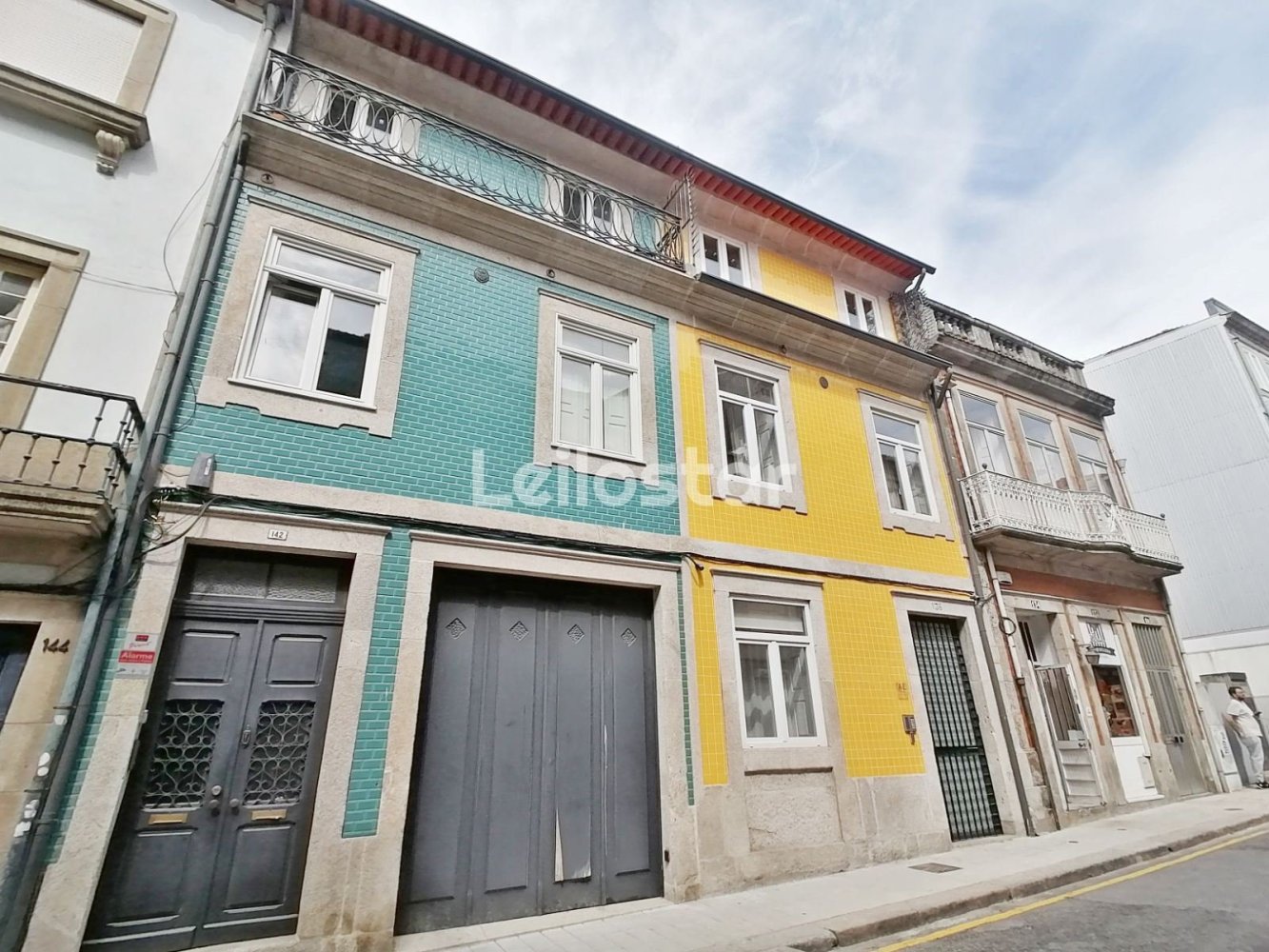 190m² Building in Porto, Portugal No. 245080