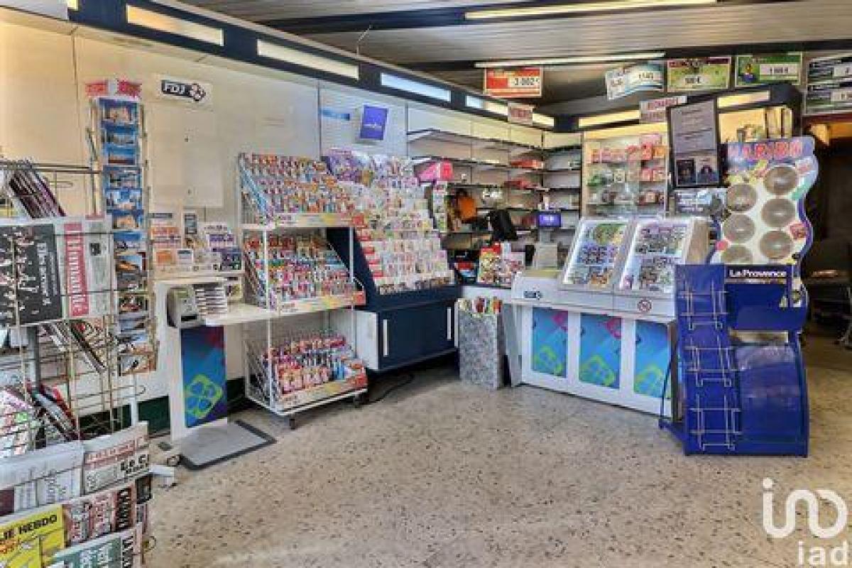 33m² Office in Marseille, France No. 17170