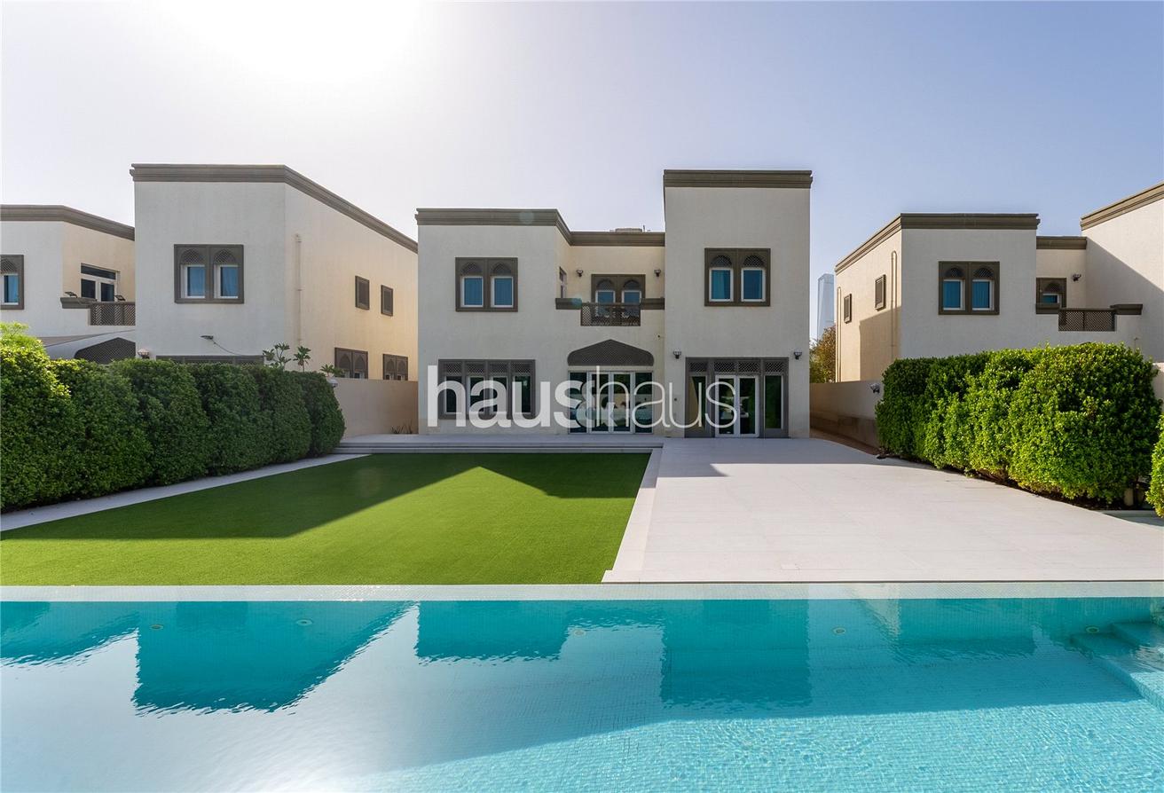 3 bedrooms Villa in Jumeirah Park, UAE No. 98638