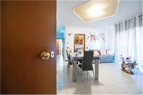 Duplex T3 em Brescello, Italy N.º 289473