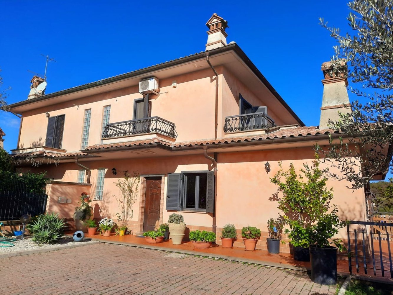 6 rooms House in Fiano Romano, Italy No. 255760