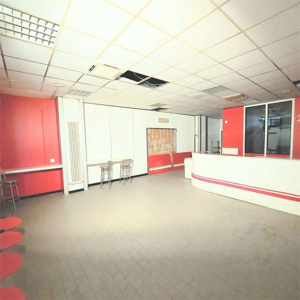 2 rooms Commercial property in Gorizia, Italy No. 126474