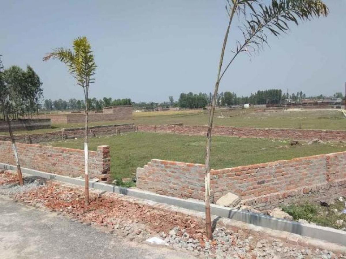  Land in Lucknow, India No. 32390