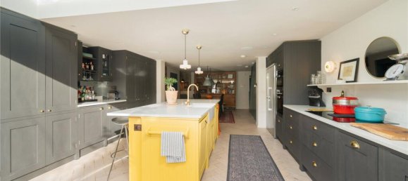 5 bedrooms House in London, United Kingdom No. 5202 25