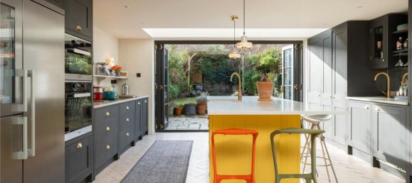 5 bedrooms House in London, United Kingdom No. 5202 7