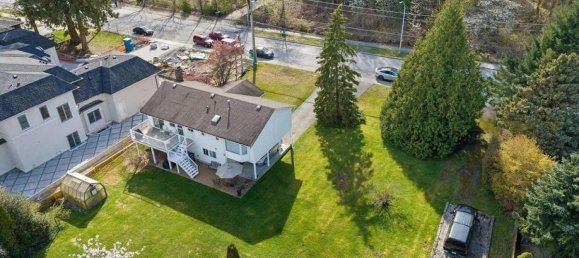 4 bedrooms House in British Columbia, Canada No. 191 10