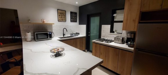 46.45m² Villa for rent in Miami, Miami-Dade, Florida, USA № 614652 9