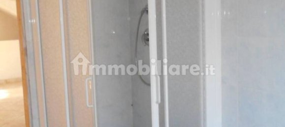 Вилла с 4 спальнями в Монкривелло, Италия № 86587 10