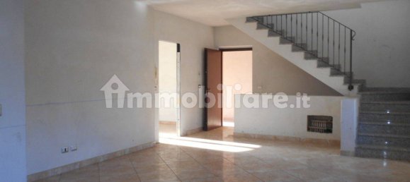 Вилла с 4 спальнями в Монкривелло, Италия № 86587 4