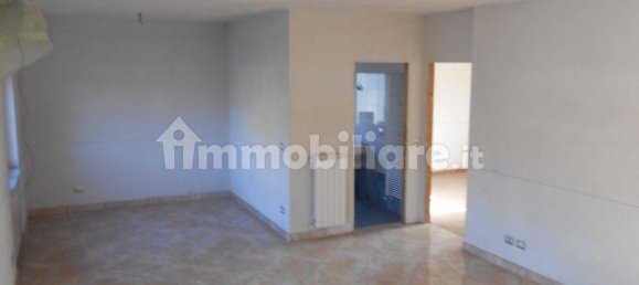 Вилла с 4 спальнями в Монкривелло, Италия № 86587 3