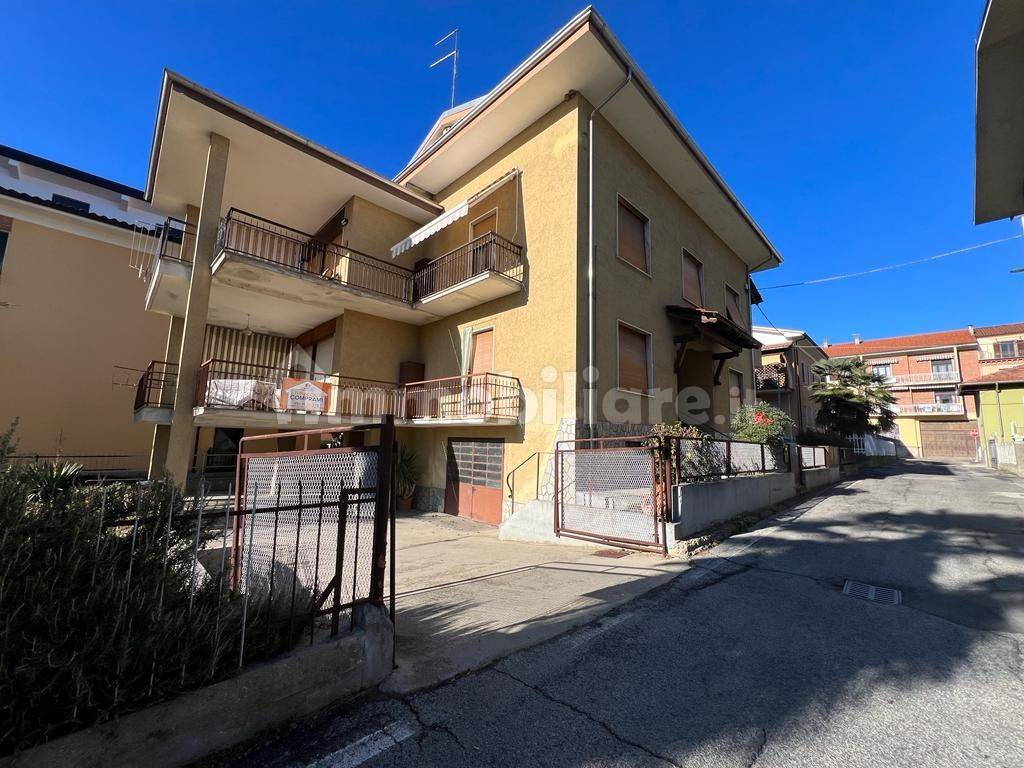 Apartamento de 2 dormitorios en Canale, Italy No. 81488