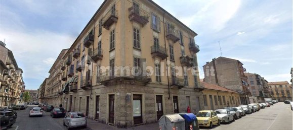 2 bedrooms Apartment in Turin, Italy No. 9106 2