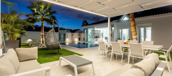 4 bedrooms Villa in Callao Salvaje, Spain No. 16149 4