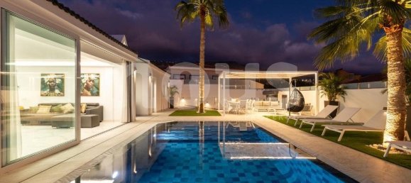 4 bedrooms Villa in Callao Salvaje, Spain No. 16149 2