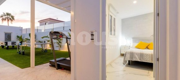4 bedrooms Villa in Callao Salvaje, Spain No. 16149 12