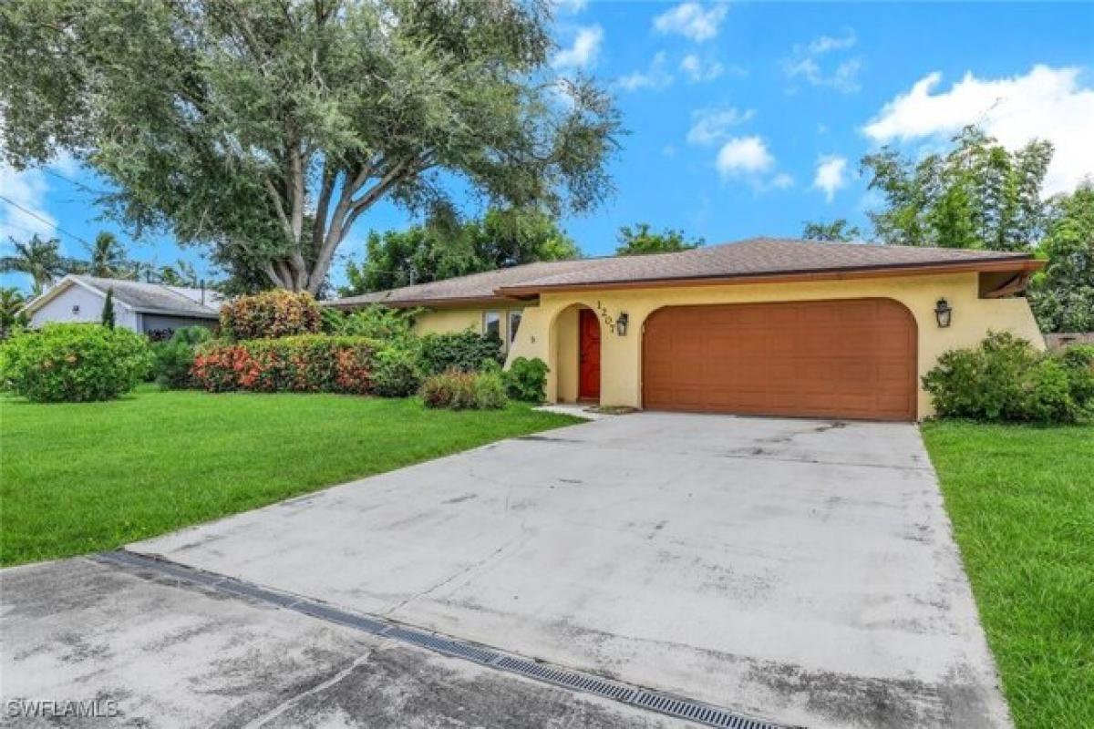 Casa de 3 dormitorios en Cape Coral, USA No. 375788