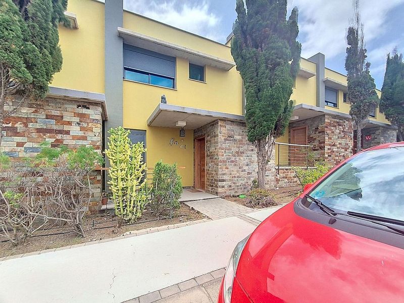 3 bedrooms Townhouse in Telde, Spain No. 243770
