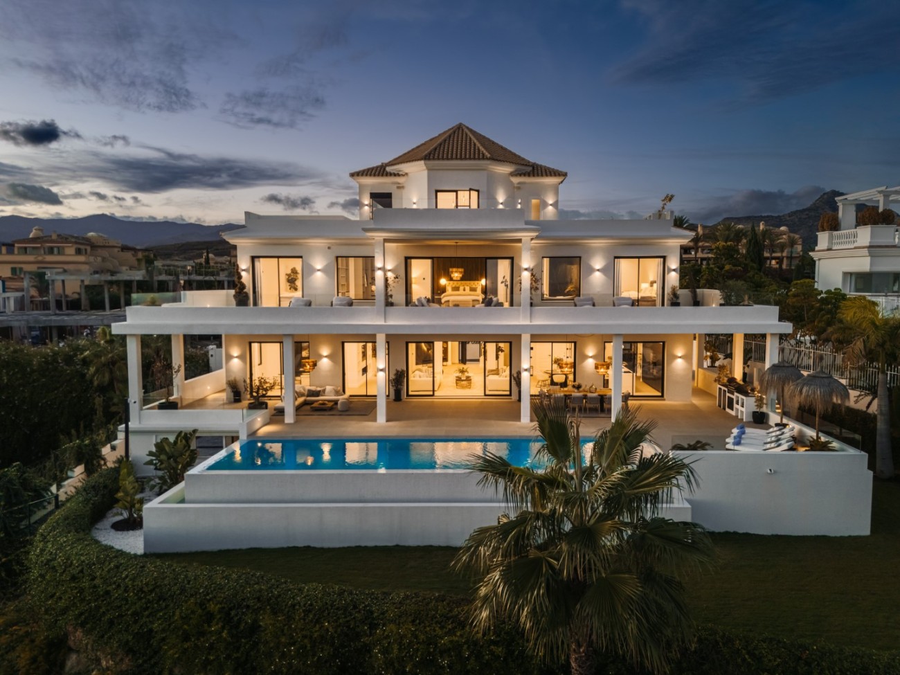 6 bedrooms Villa in Benahavis, Spain No. 49797