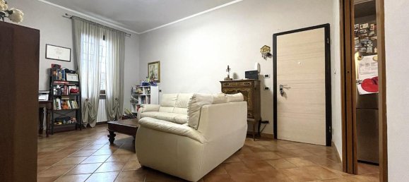 3 rooms Apartment in Cremona, Italy No. 13153 3