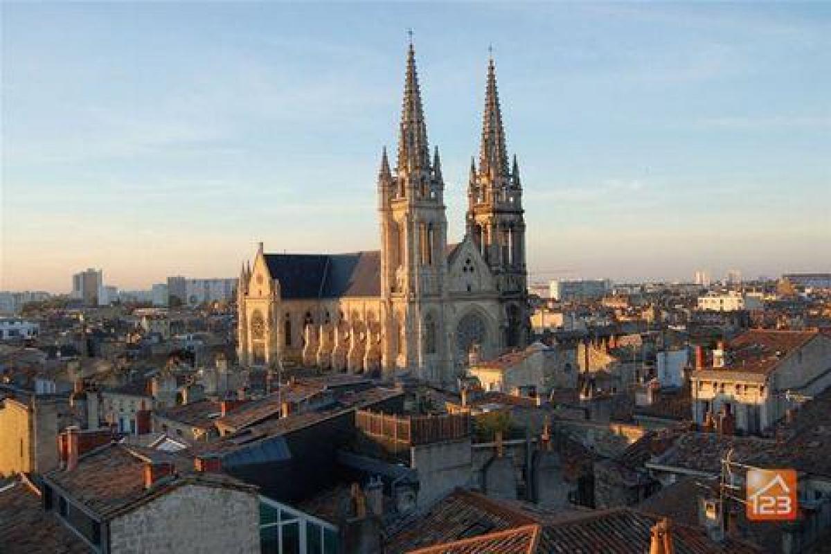 2 bedrooms Condo in Bordeaux, France No. 12576