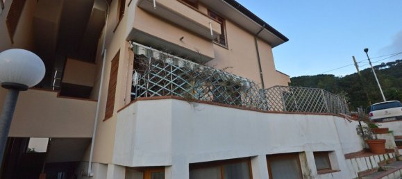 3-salle Appartement à Marciana Marina, Italy No. 111412 3