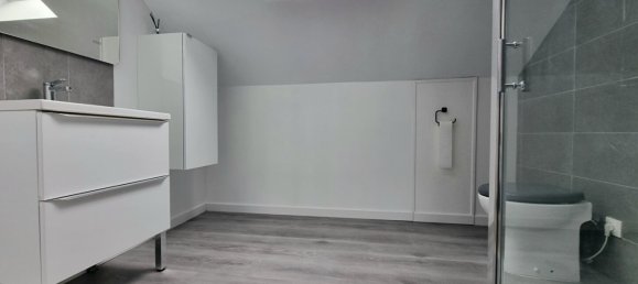 4 bedrooms House in Nantes, France No. 100626 4