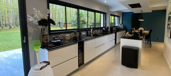 6 bedrooms Castles in Houdan, France No. 182210 3