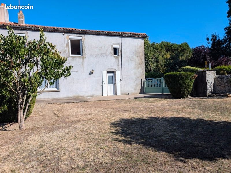 3 chambres Maison à Nueil-les-Aubiers, France No. 286060