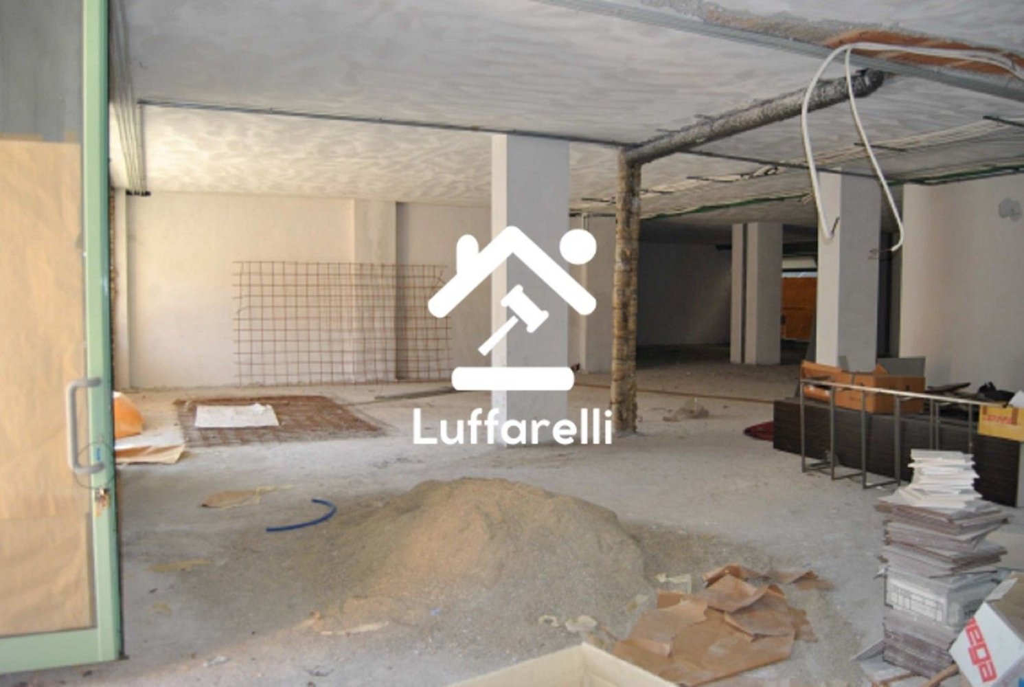 330m² Commercial property in Perugia, Italy No. 42075