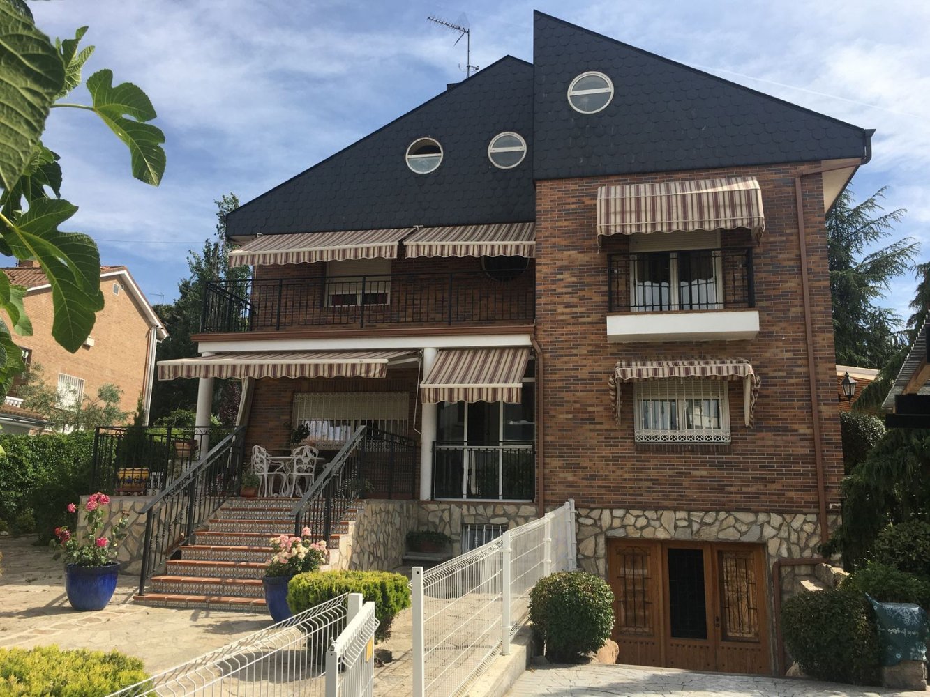 5 bedrooms House in Mostoles, Spain No. 185658