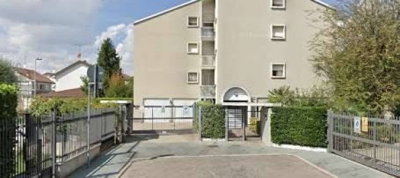 3 bedrooms Apartment in Legnano, Italy No. 259560 3