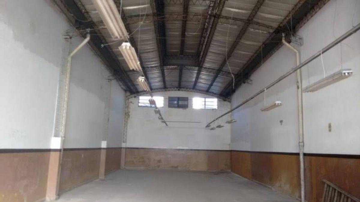 290m² Building in Bermudez, Argentina No. 109205