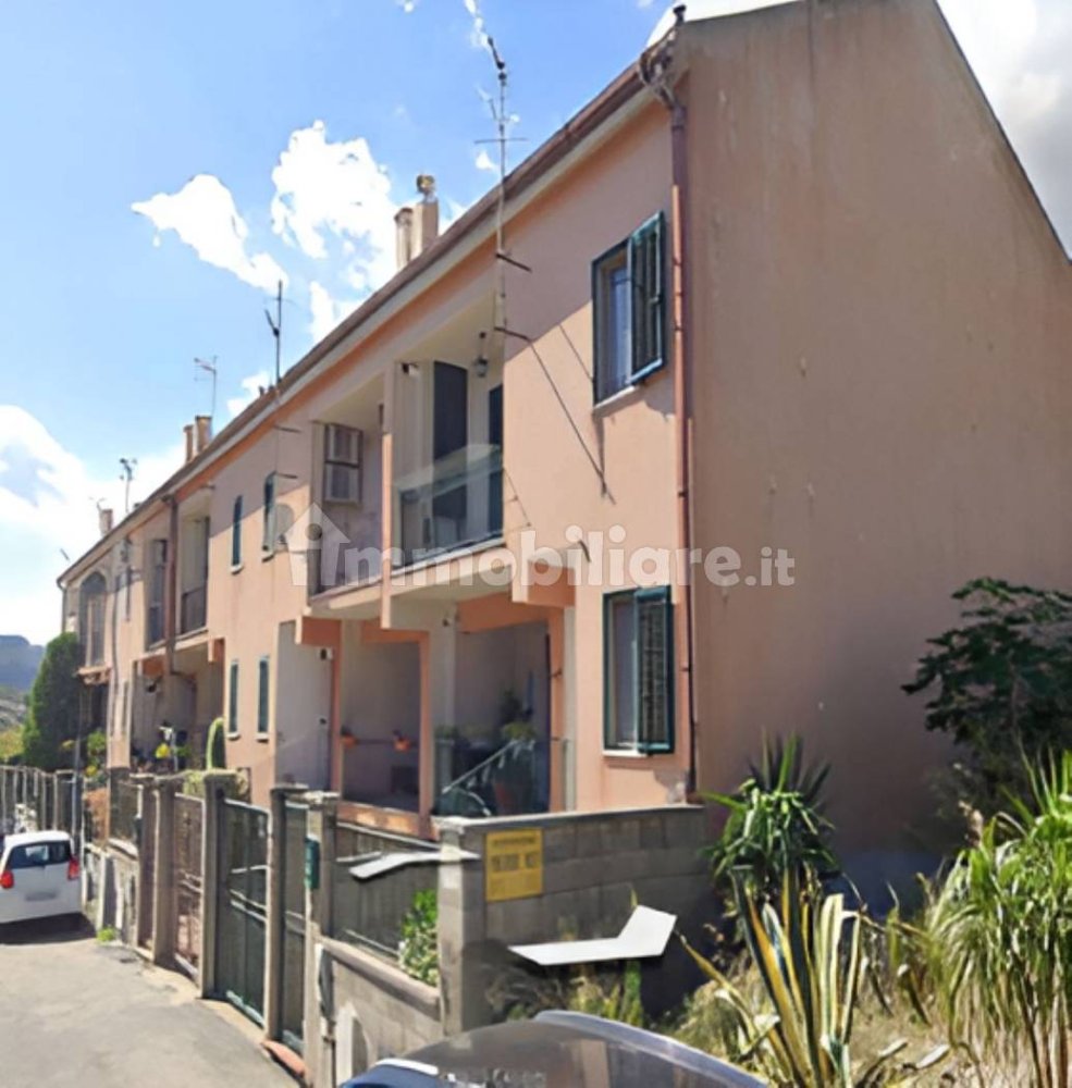 Дом с 4 спальнями в Мессина, Италия № 38200