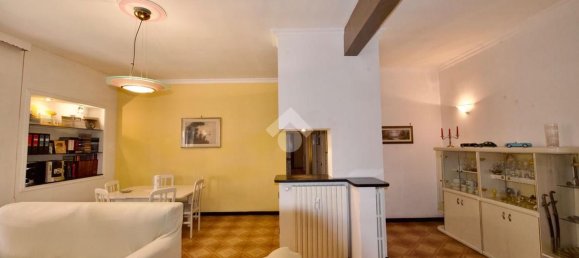 3 rooms Apartment in Rome, Italy No. 112541 2