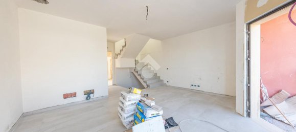 4 rooms Villa in Rome, Italy No. 18061 3