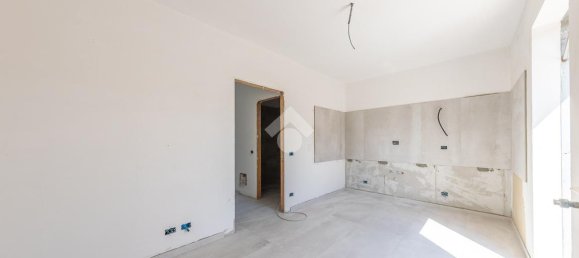 4 rooms Villa in Rome, Italy No. 18061 7