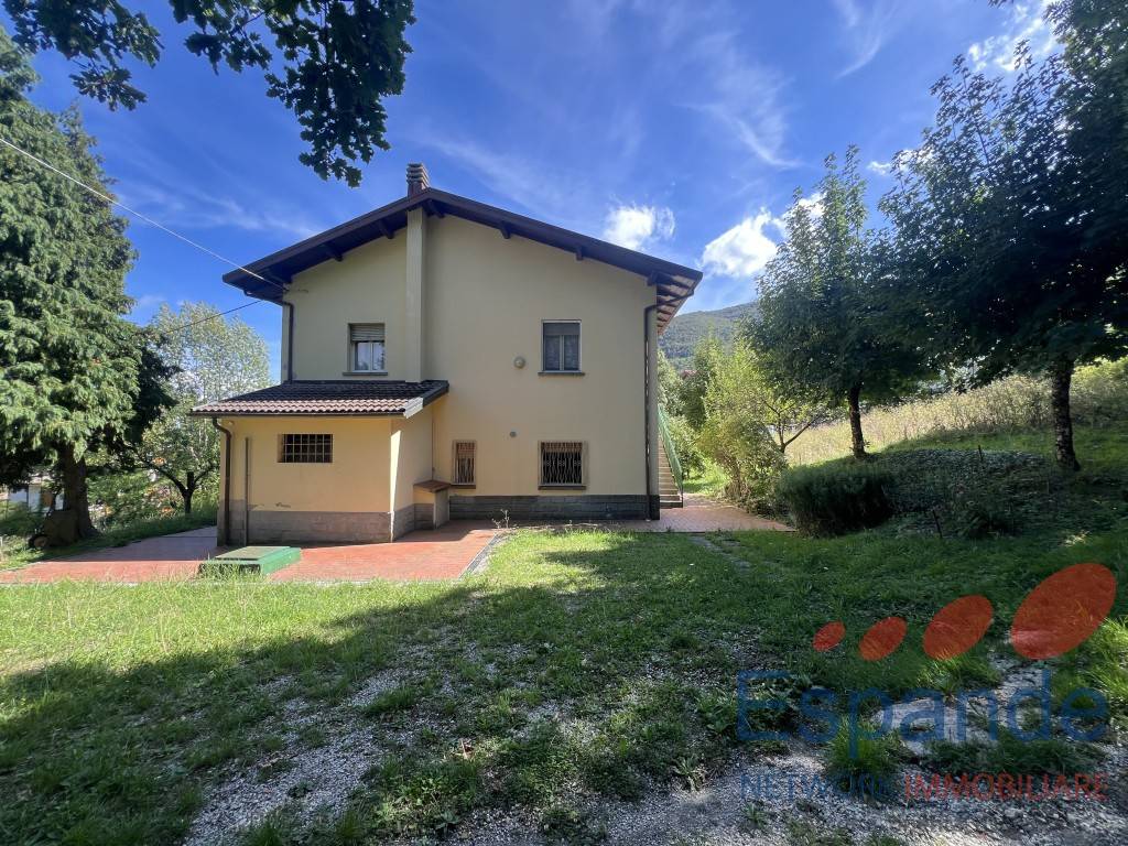 4 bedrooms House in Lizzano in Belvedere, Italy No. 341219