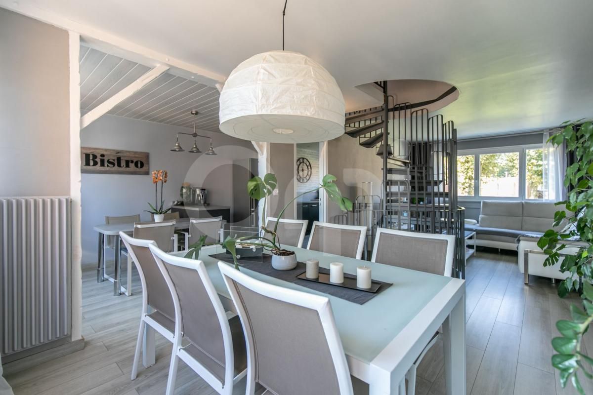 4 bedrooms House in La Queue-en-Brie, France No. 163309