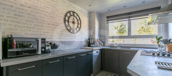 4 bedrooms House in La Queue-en-Brie, France No. 163309 4