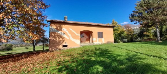 3-salle Maison à Vico nel Lazio, Italy No. 5611 2