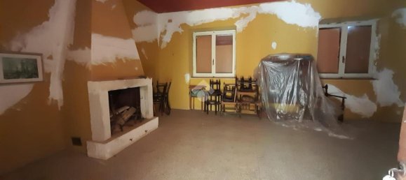 3-salle Maison à Vico nel Lazio, Italy No. 5611 5