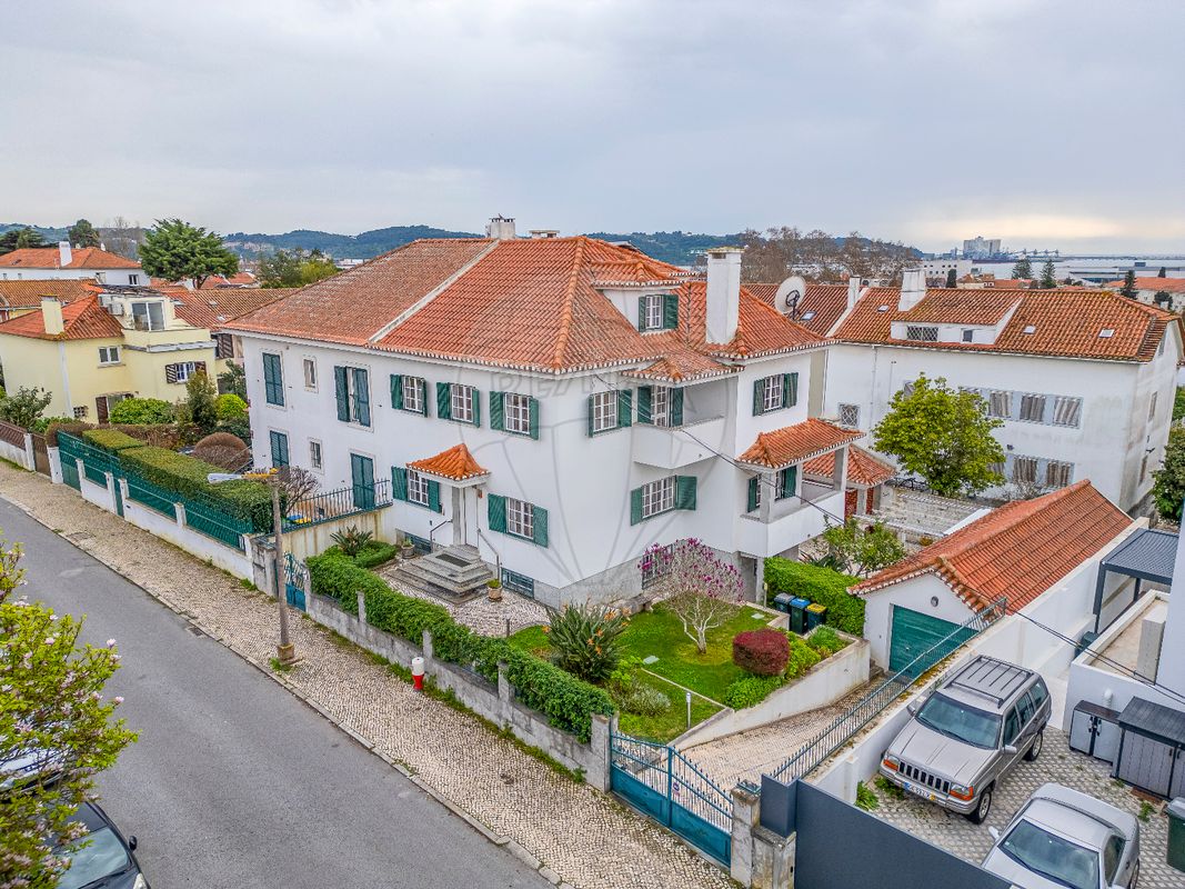 8 bedrooms House in Lisbon, Portugal No. 181637