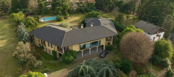 6 chambres Villa à Porto Valtravaglia, Italy No. 270878 2