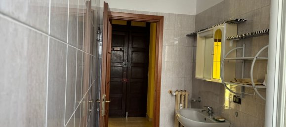 2-salle Appartement à Turin, Italy No. 79845 17