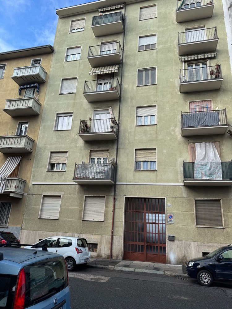 2-salle Appartement à Turin, Italy No. 79845