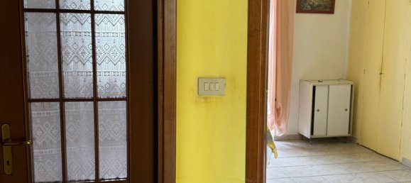 2-salle Appartement à Turin, Italy No. 79845 3