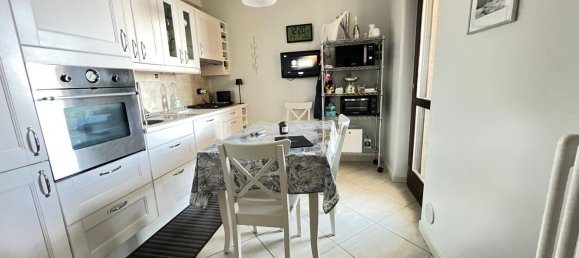 3 bedrooms Apartment in Bari, Italy No. 381727 9