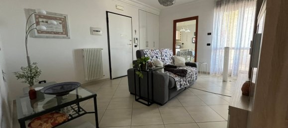 3 bedrooms Apartment in Bari, Italy No. 381727 2