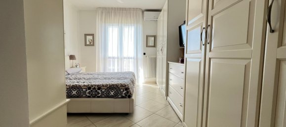 3 bedrooms Apartment in Bari, Italy No. 381727 7
