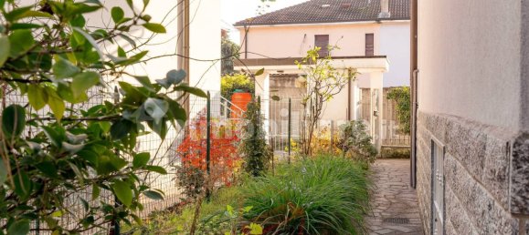 2 غرف نوم فيلا في Cinisello Balsamo, Italy رقم 128963 31